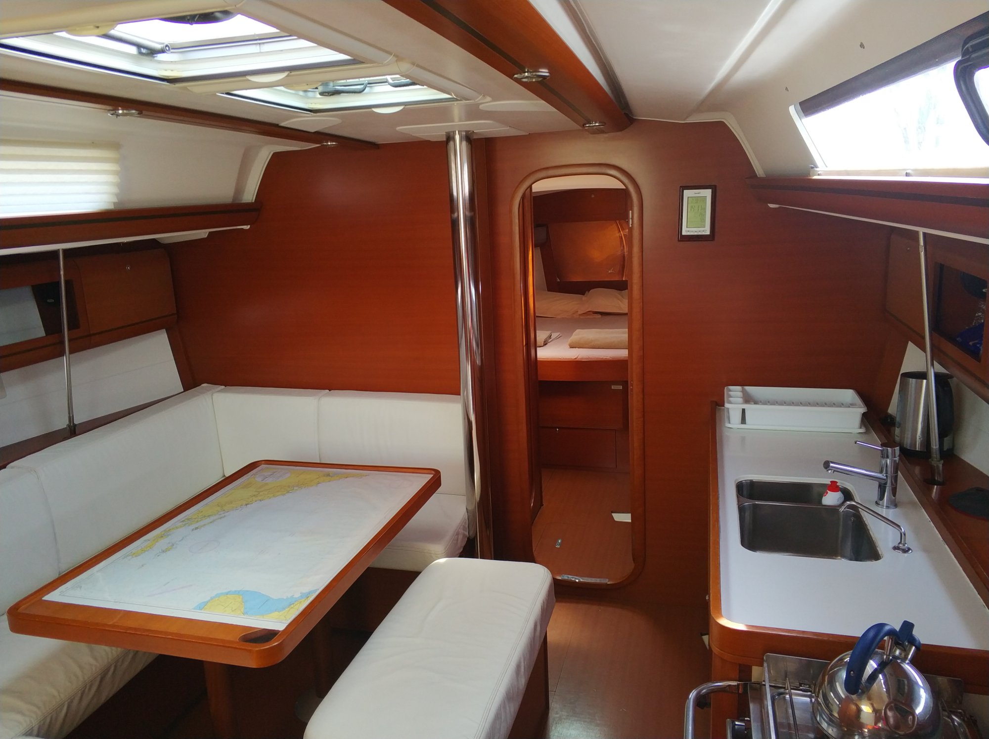 Салон яхты Dufour 405