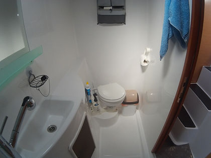 санузел катамарана Липари.jpg